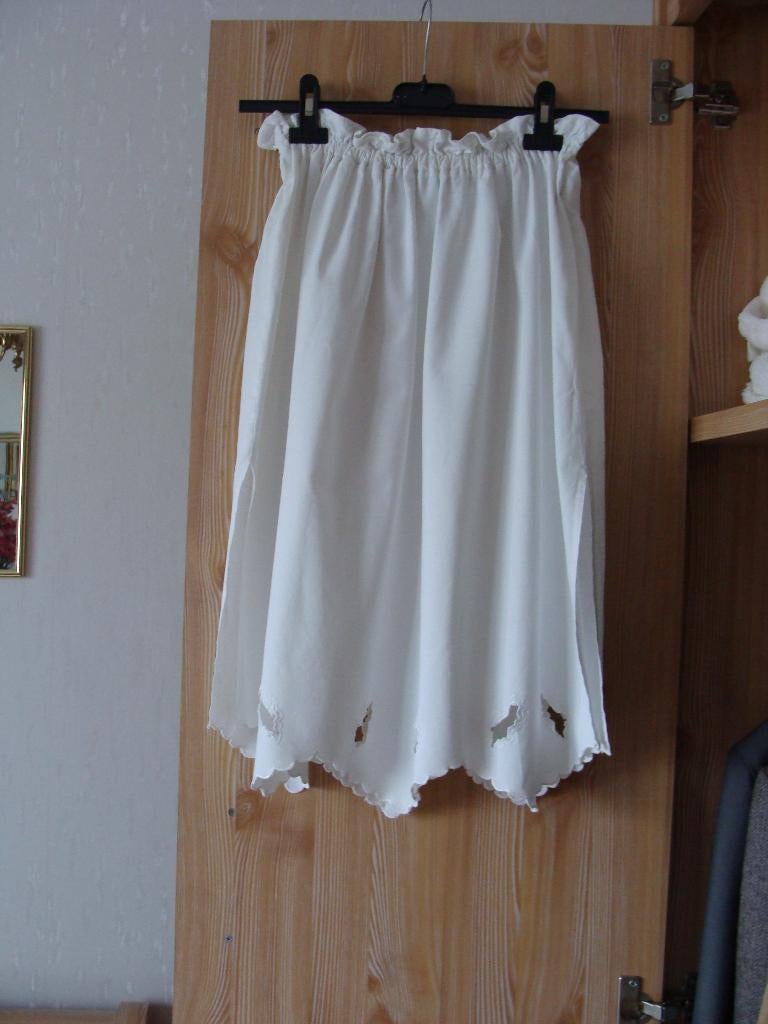 jupe blanche découpe broderie, jupe beige droite, taille, Vêtements | Femmes, Jupes, Taille 38/40 (M), Enlèvement ou Envoi, Autres couleurs