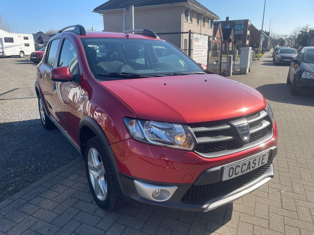 Dacia Sandero Stepway 0.9 benzine van 09/2014 met 99000km!, Voorwielaandrijving, Stof, Zwart, Bedrijf