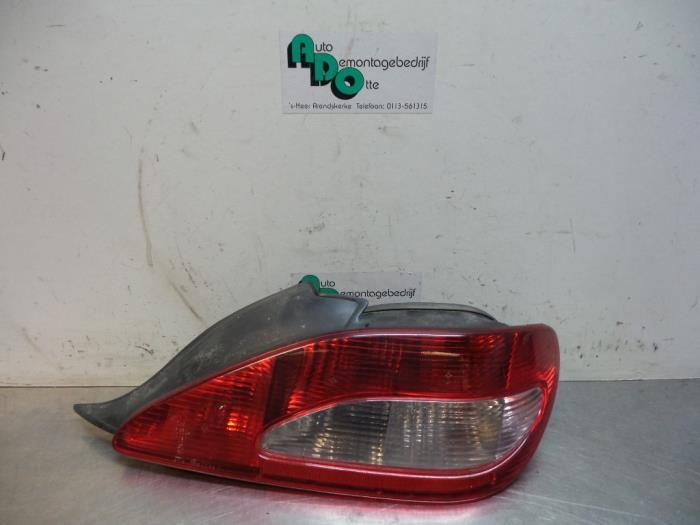 Feu arrière droit d'un Peugeot 406 (406 95-), Autos : Pièces & Accessoires, Éclairage, Peugeot, Utilisé, Enlèvement ou Envoi