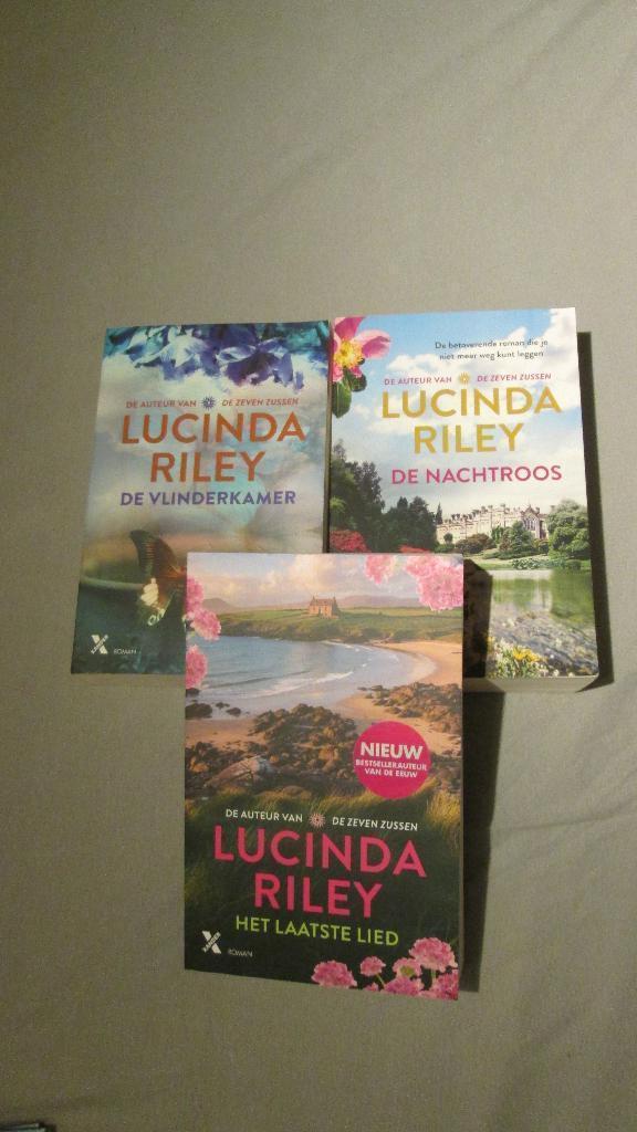 Bundel Lucinda Riley met Het laatste lied, Boeken, Romans, Zo goed als nieuw, Ophalen