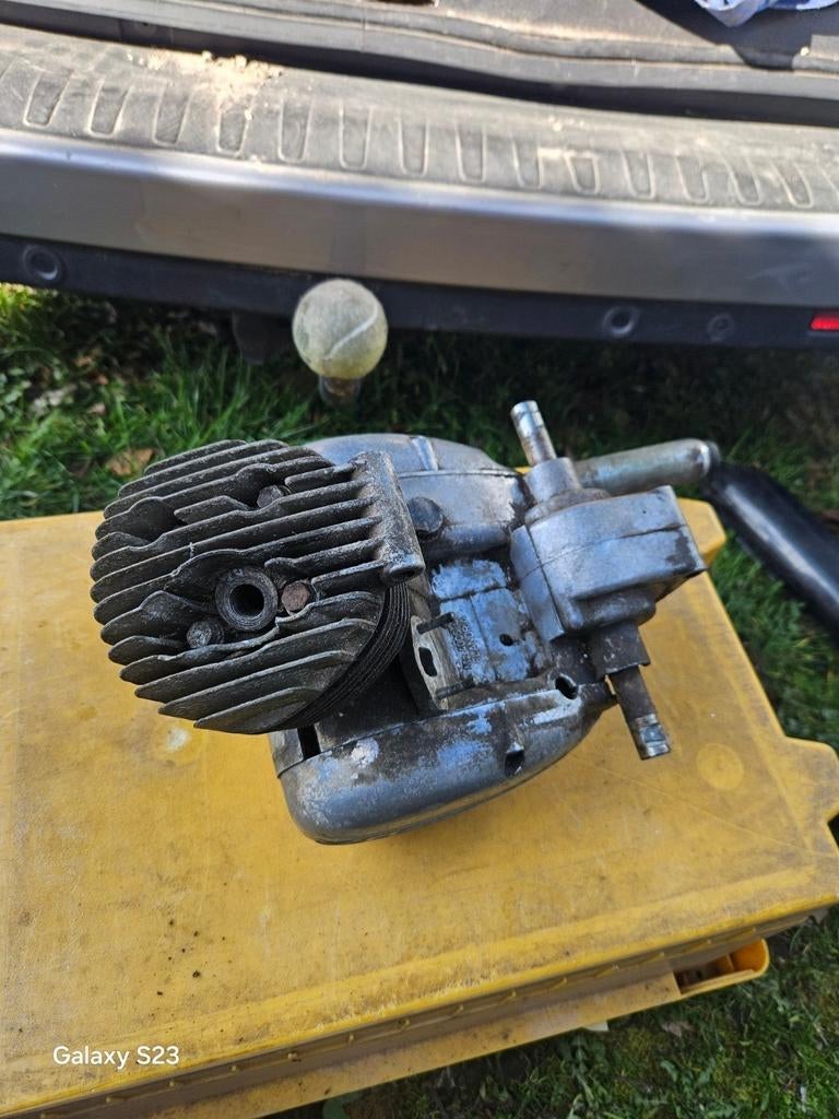 Oldtimers motor bromfiets flandria, Enlèvement