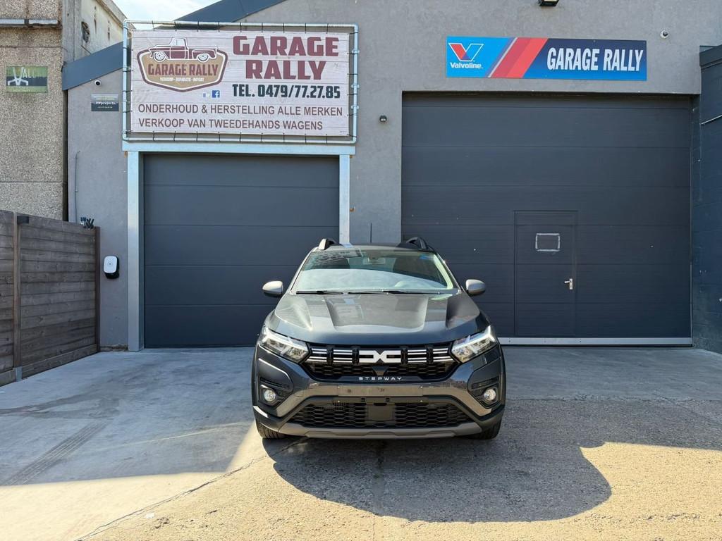 Dacia Sandero Stepway Expression (bj 2023), Auto's, Stof, Gebruikt, 67 kW, 127 g/km
