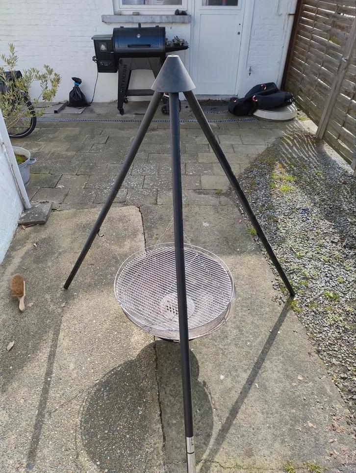 Hout en houtskool barbecue (bivak), Tuin en Terras, Barbecue-accessoires, Ophalen