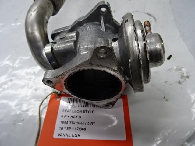 VANNE EGR Seat Leon (1P1) (01-2005/08-2013), Autos : Pièces & Accessoires, Systèmes d'échappement, Mevr. I. Hauben, Utilisé, Rue de l'Espoir 34 34
4030  GRIVEGNÉE, BE