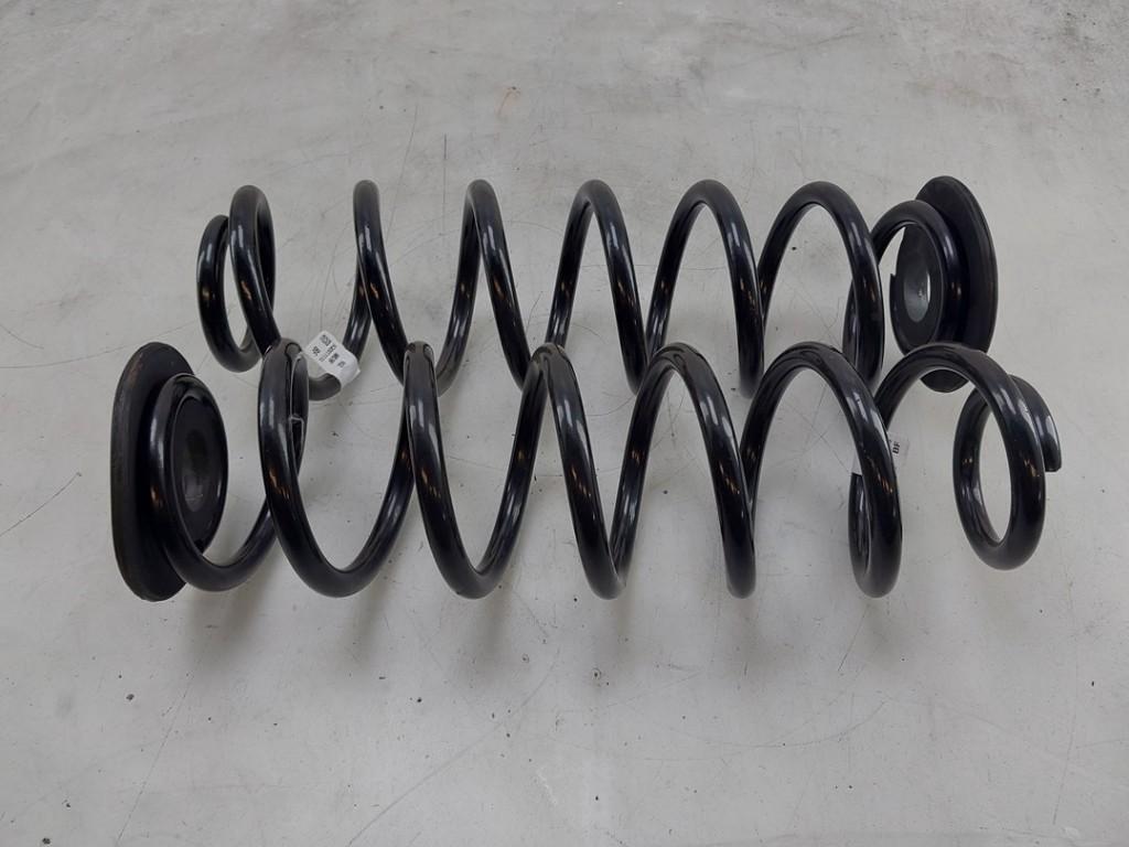 RESSORT DE SUSPENSION ARRIERE Golf VIII Variant (GC5), Autos : Pièces & Accessoires, Dhr. J. Ham, Volkswagen, Administratie@autoham.nl