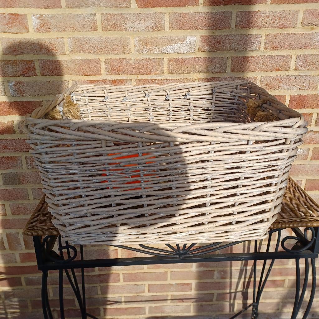 2 rieten manden, Ophalen, Gebruikt, Mand, Riet
