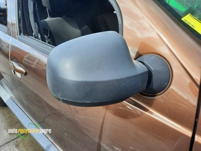 Rétroviseur extérieur droit d'un Dacia Duster, Autos : Pièces & Accessoires, Rétroviseurs, Dacia, Utilisé, 3 mois de garantie