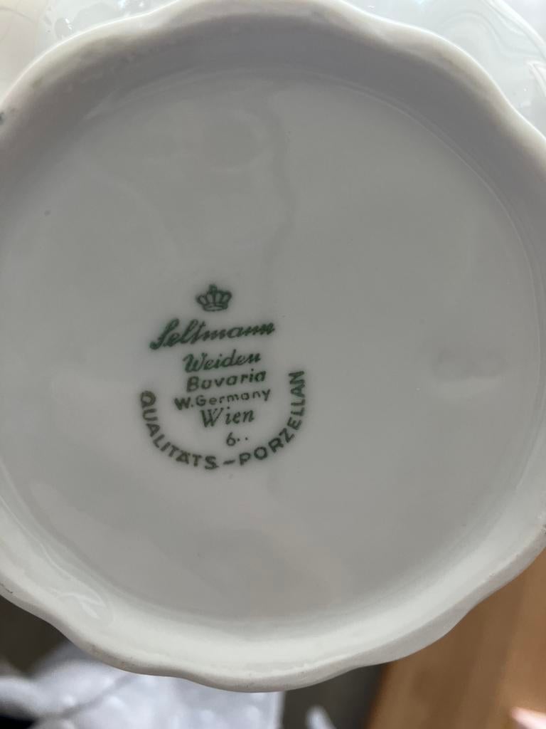 Eetservies en koffie servies, Ophalen