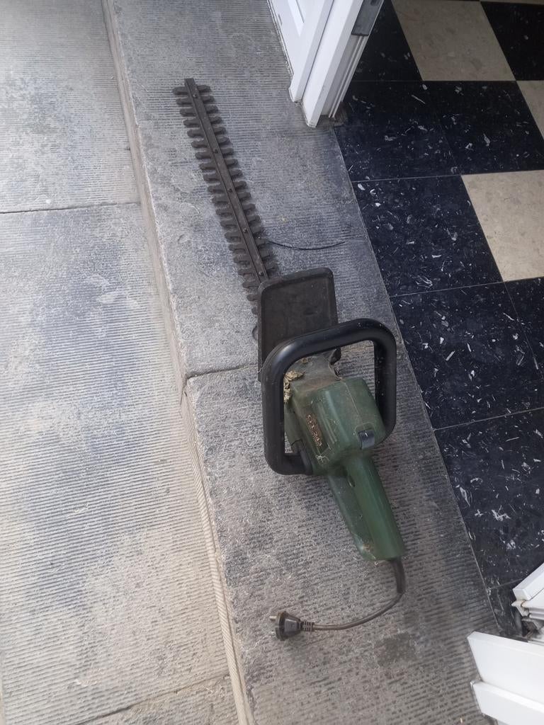 taille haie black decker gt243