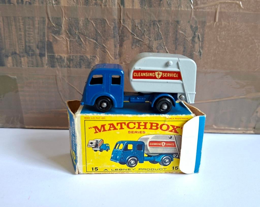 Matchbox 15 refuse collector truck, Envoi