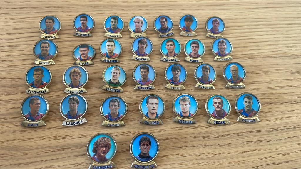 F.C. Barcelona 30 pins collectie, Collections, Broches, Pins & Badges, Envoi, Comme neuf