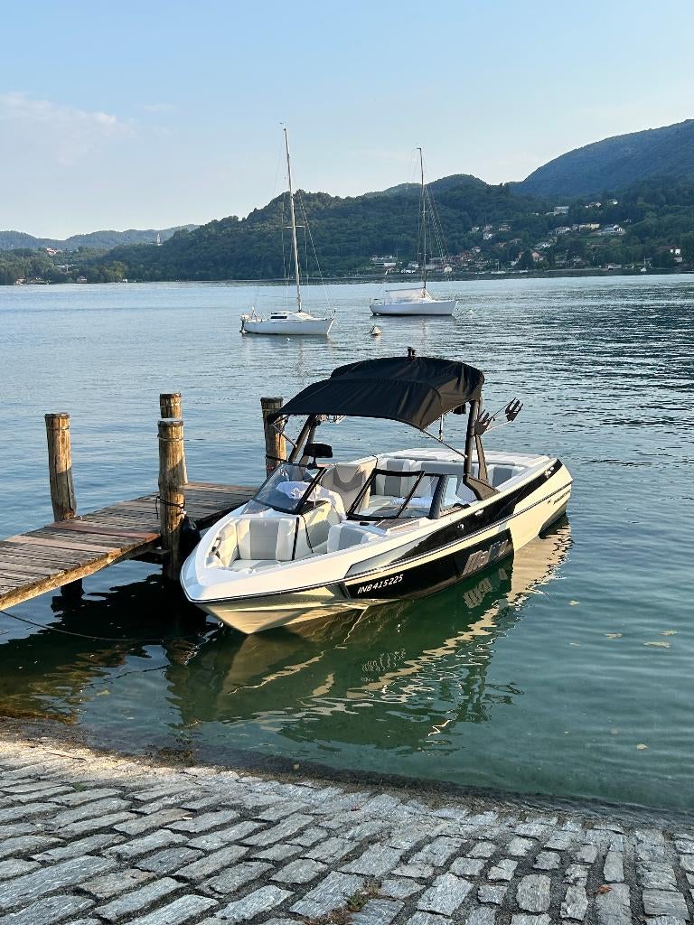 Malibu Wakesetter VTX 2024, Watersport en Boten, Speedboten, Ophalen, Binnenboordmotor, 6 meter of meer, Zo goed als nieuw