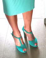 ALS NIEUW! ELEGANTE/TRENDY GROEN SUEDE PUMPS (65€ ipv 100€), Enlèvement ou Envoi, Escarpins, Comme neuf, Vert