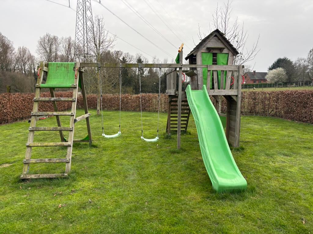 Tour de jeu en bois avec toboggan et balançoires, Enfants & Bébés, Jouets | Extérieur | Aires de jeux, Enlèvement, Utilisé, Toboggan