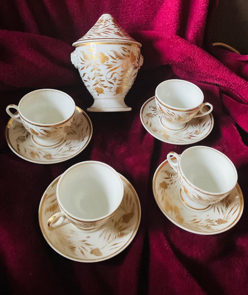 Tasses et sucrier porcelaine ancien, Enlèvement