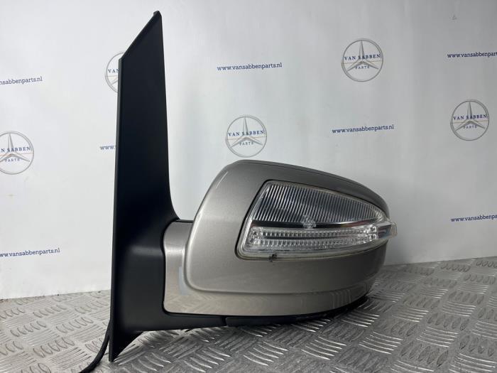 Buitenspiegel links van een Mercedes Viano, Auto-onderdelen, Spiegels, Mercedes-Benz, Gebruikt, 3 maanden garantie
