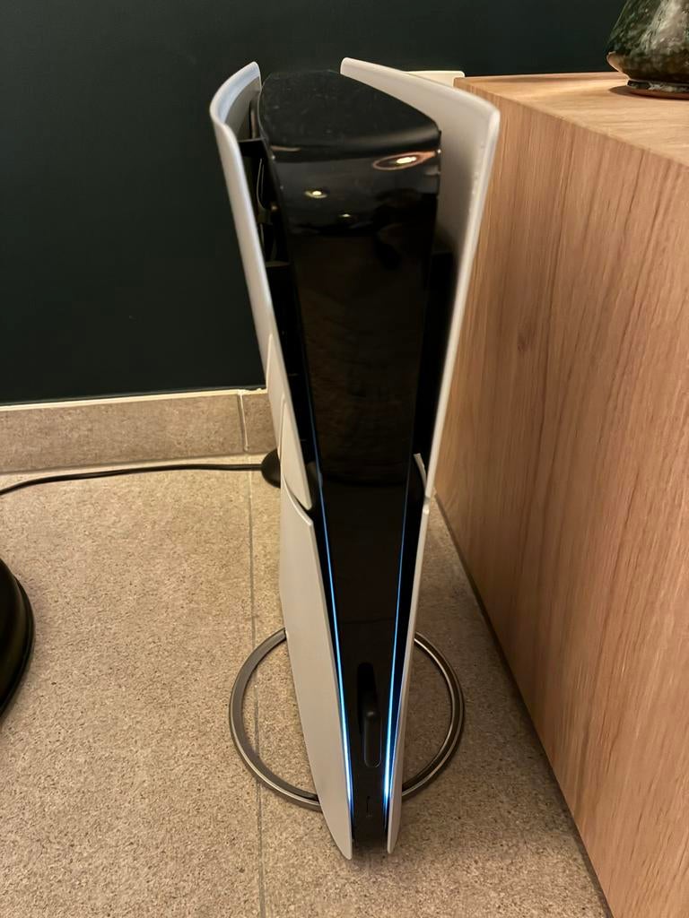 PS5 digital + stand + manette, Consoles de jeu & Jeux vidéo, Consoles de jeu | Sony PlayStation 5, Enlèvement, Comme neuf