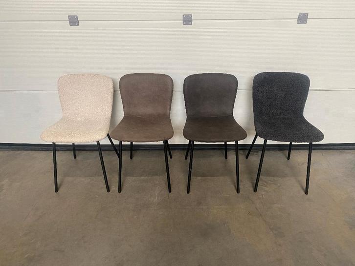 (22) nieuwe set van 4 stoelen uit toonzaal winkel, Huis en Inrichting, Zetels | Voetbanken en poefs, Nieuw, Ophalen