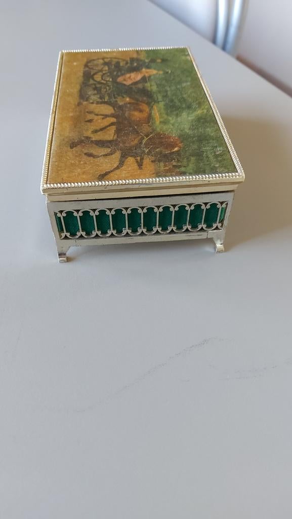 Versierd muziekdoosje voor sieraden, Ophalen