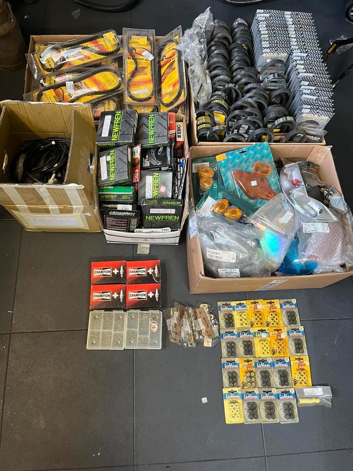 Grand lot de nouvelles pièces de scooter, Vélos & Vélomoteurs, Pièces de cyclomoteur | Scooters, Neuf, Enlèvement