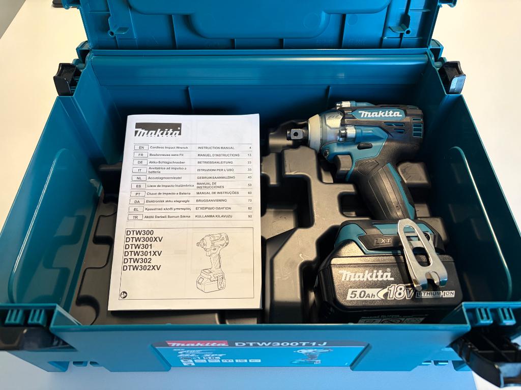 Makita slagmoersleutel DTW300 2 accu lader 2 jaar garantie, Doe-het-zelf en Bouw, Gereedschap | Handgereedschap, Nieuw, Ophalen of Verzenden