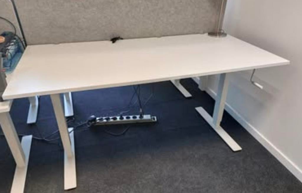 Wit ergonomisch bureau, Huis en Inrichting, Ophalen, In hoogte verstelbaar, Zo goed als nieuw, Wit