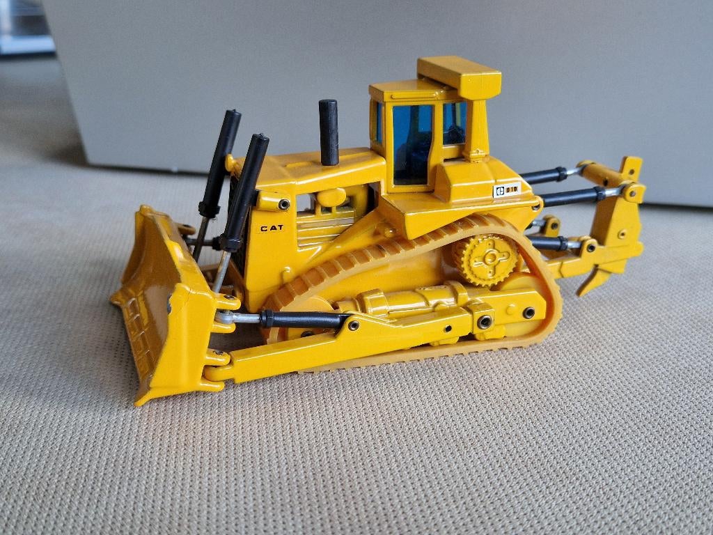 Joal 220 1:70 CAT D-10N miniatuur chain tractor, Ophalen of Verzenden, Gebruikt, Hijskraan, Tractor of Landbouw, Overige merken