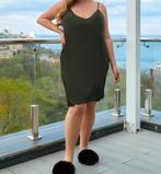 Chemise de nuit à bretelles en soie émeraude — taille 3XL, Leggeri, Enlèvement ou Envoi, Vert, Vêtements de nuit