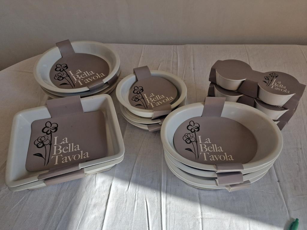 Lot de plats et ramequins neufs la bella tavola, Enlèvement