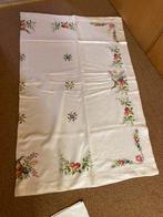 Handgeborduurd tafelkleed, Huis en Inrichting, Tafelkleden, Ophalen, Gebruikt, Rechthoek, Binnen