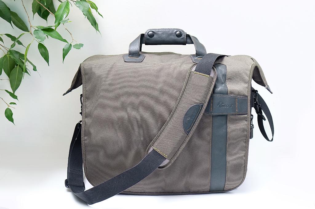 Lowepro Shoulder Camera Bag Classified 200AW, TV, Hi-fi & Vidéo, Photo | Sacs pour appareil, Enlèvement ou Envoi, Comme neuf, Sac à bandoulière