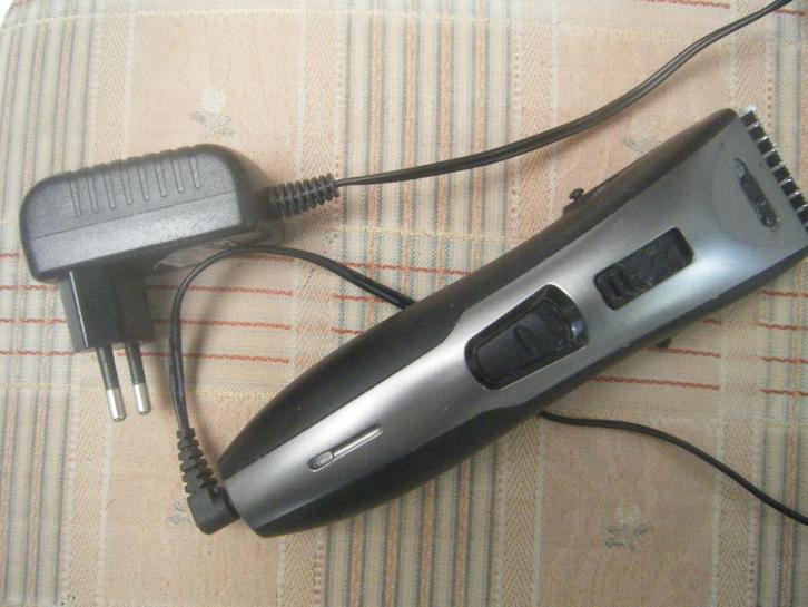 Rasoir/tondeuse à barbe rechargeable/alimentation secteur, Electroménager, Équipement de Soins personnels, Utilisé, Soin des cheveux