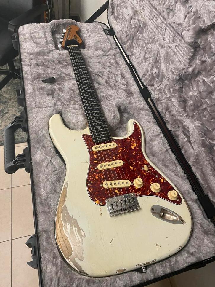 Madn Strats Olympic/gold relic, Muziek en Instrumenten, Snaarinstrumenten | Gitaren | Elektrisch, Zo goed als nieuw, Fender, Ophalen