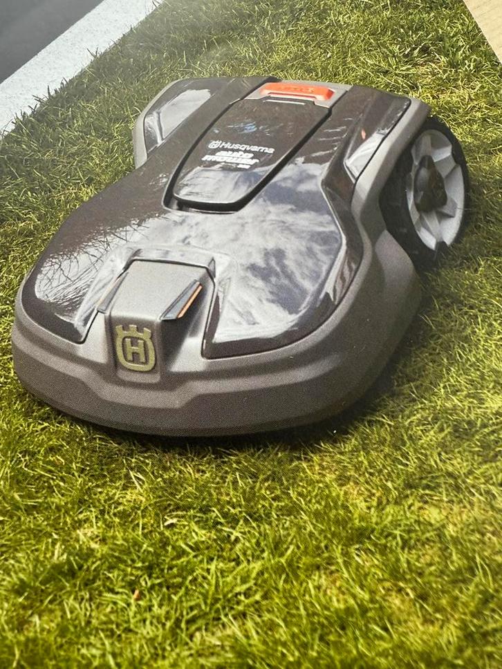 Robotmaaier, Tuin en Terras, Robotmaaiers, Zo goed als nieuw, Ophalen