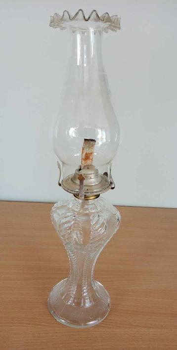 lampe à pétrole en verre antique verre ondulé, Antiquités & Art, Antiquités | Éclairage, Enlèvement ou Envoi