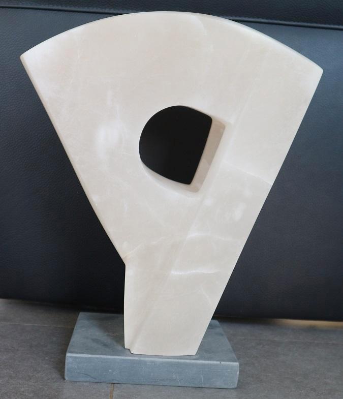 Lieven DEBRABANDERE, beeld in albast, Antiek en Kunst, Kunst | Beelden en Houtsnijwerken, Ophalen