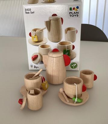 Houten theeset  beschikbaar voor biedingen