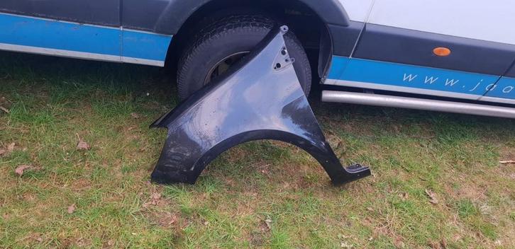 RENAULT CLIO VOORSCHERM LINKS CODE 185  BJ 2008, Auto-onderdelen, Carrosserie, Spatbord, Gebruikt, Ophalen of Verzenden