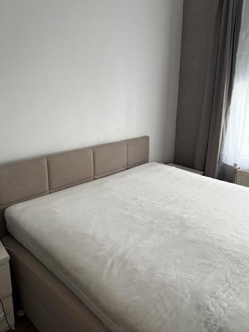 Boxspring met opbergruimte beschikbaar voor biedingen