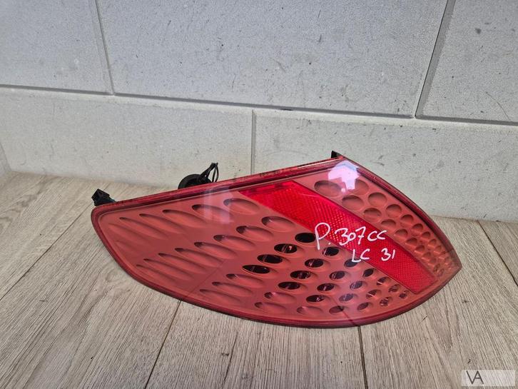Peugeot 307 cc 2004 - 2009 achterlicht links op carrosserie, Auto-onderdelen, Verlichting, Peugeot, Gebruikt, Ophalen of Verzenden