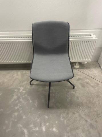 Merk stoelen diverse modellen beschikbaar voor biedingen