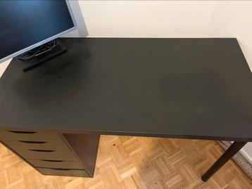 Bureau noir Ikea avec tiroirs beschikbaar voor biedingen
