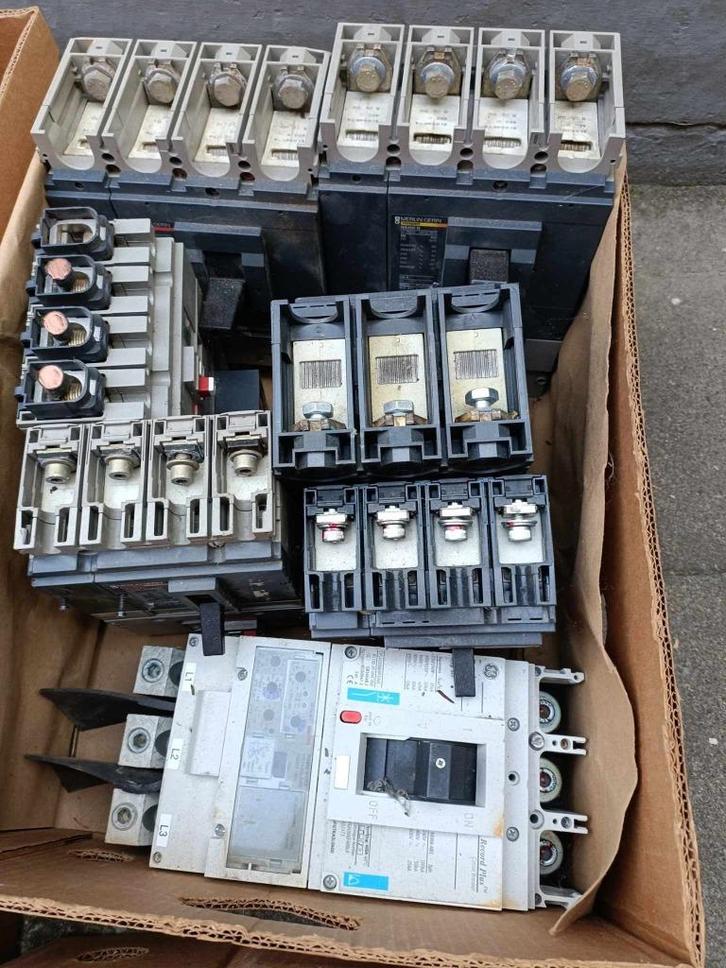Voedingen en thermoschakelaars, Hobby en Vrije tijd, Elektronica-componenten, Gebruikt, Ophalen
