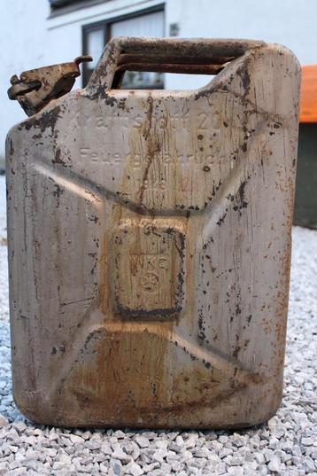 Duitse jerrycan WO2 Wehrmacht 1943 disponible aux enchères