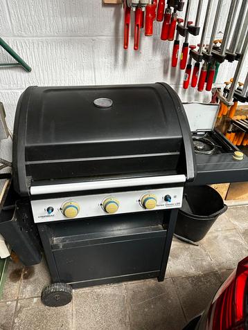 Barbecue gaz campingaz 3 brûleurs avec bec de cuisson à côté disponible aux enchères