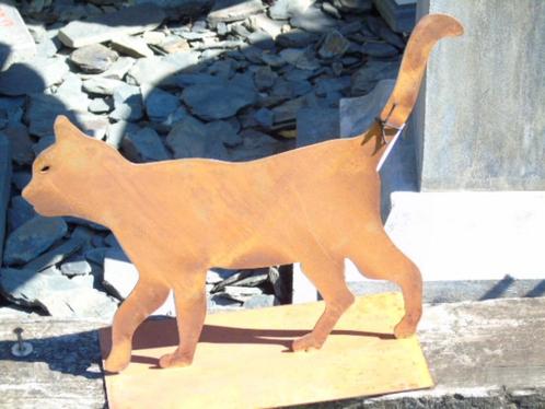 Roestige smeedijzeren staande kat op bord., Tuin en Terras, Tuinwanddecoratie, Nieuw, Ophalen