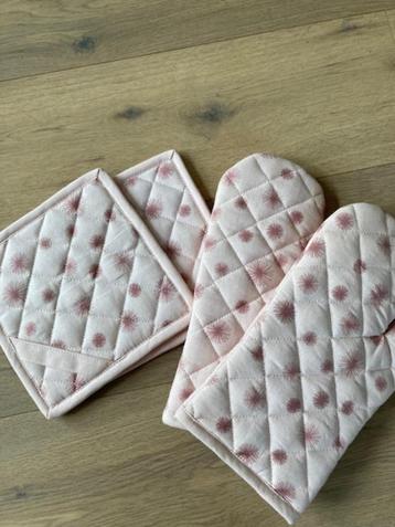Nieuwe ovenwanten roze kleur met print beschikbaar voor biedingen