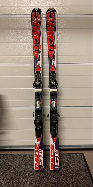 Set de skis Atomic Race SL11 - 1m49 disponible aux enchères