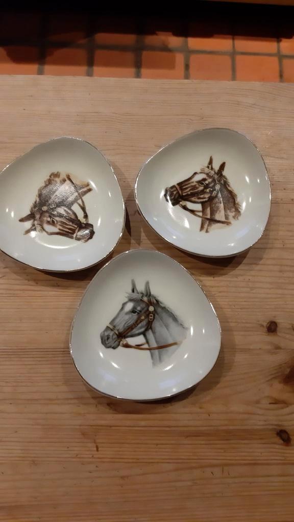 3 plats/cendrier vintage avec tête de cheval, café VeDeKa, Antiquités & Art, Antiquités | Céramique & Poterie, Enlèvement ou Envoi