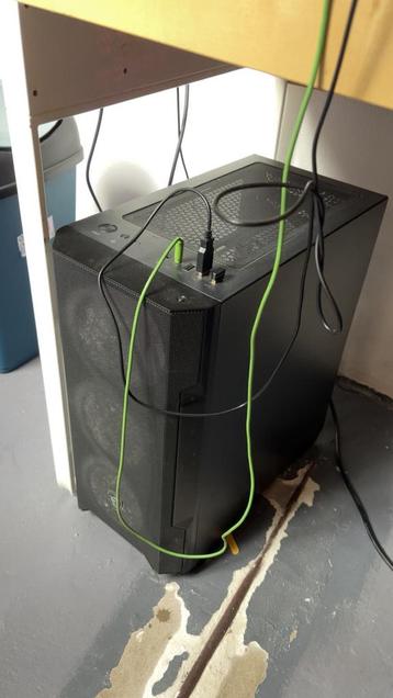 Gaming pc beschikbaar voor biedingen